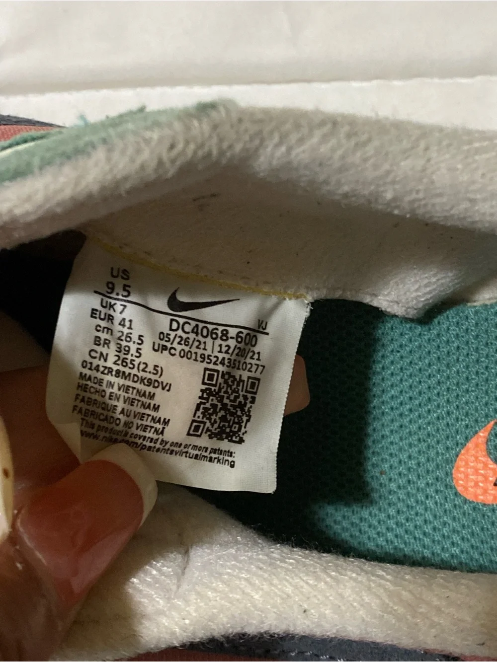 Nike Men’s Green & Coral Retro Low-Top Sneakers